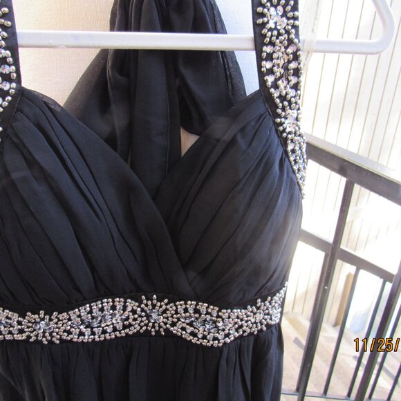 #617  WOMAN'S BLACK CHIFFON & RHINESTONE EVENING DRESS BY PAPER DOLLS (SIZE 10) - Picture 3 of 4